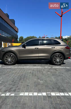 Внедорожник / Кроссовер Porsche Cayenne 2012 в Киеве