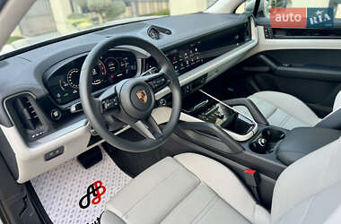 Внедорожник / Кроссовер Porsche Cayenne 2024 в 