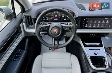 Внедорожник / Кроссовер Porsche Cayenne 2024 в 