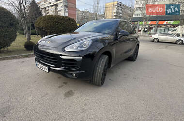 Внедорожник / Кроссовер Porsche Cayenne 2015 в 