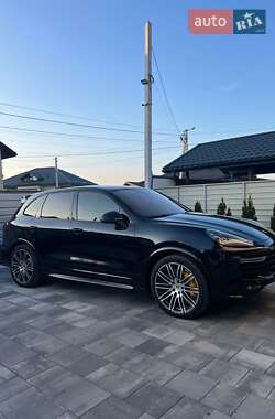 Позашляховик / Кросовер Porsche Cayenne 2016 в 