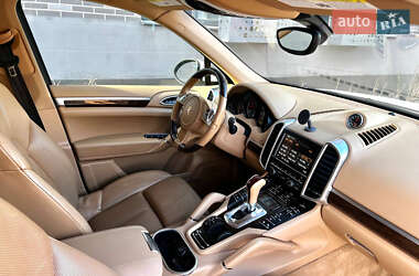 Внедорожник / Кроссовер Porsche Cayenne 2014 в 