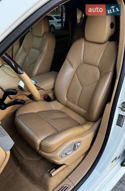 Внедорожник / Кроссовер Porsche Cayenne 2014 в 