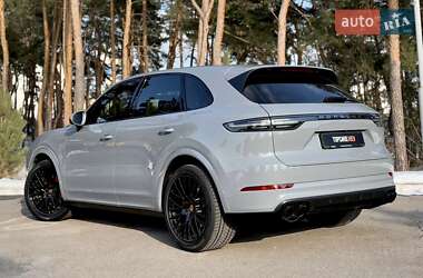Позашляховик / Кросовер Porsche Cayenne 2018 в 