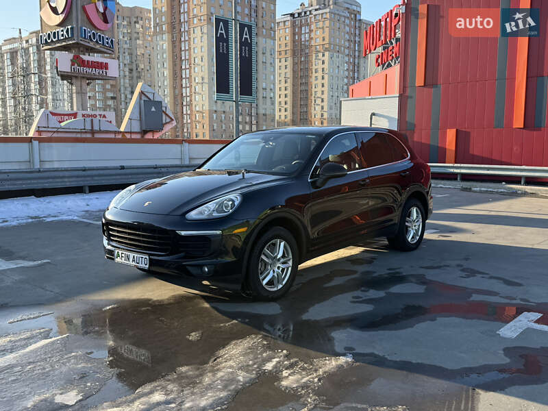 Внедорожник / Кроссовер Porsche Cayenne 2015 в Киеве