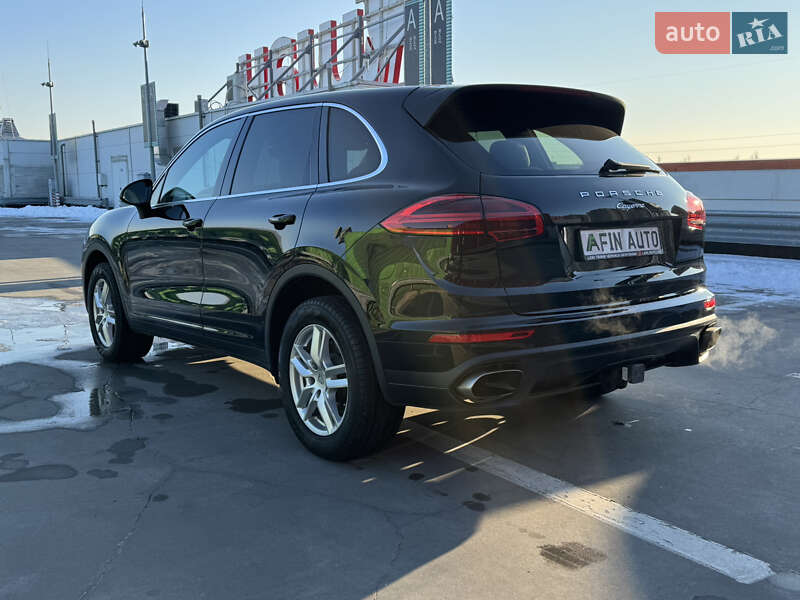 Внедорожник / Кроссовер Porsche Cayenne 2015 в Киеве