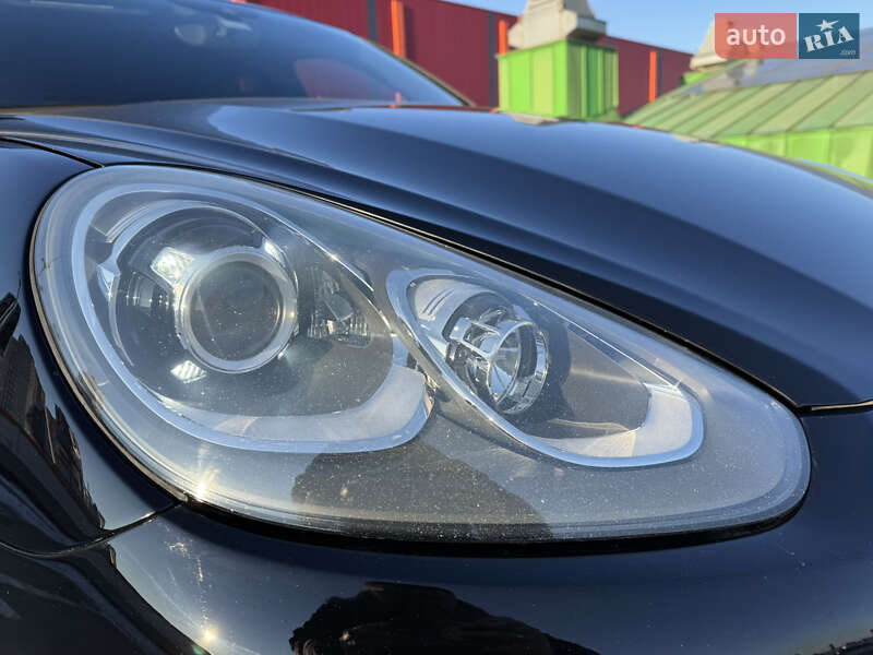Внедорожник / Кроссовер Porsche Cayenne 2015 в Киеве