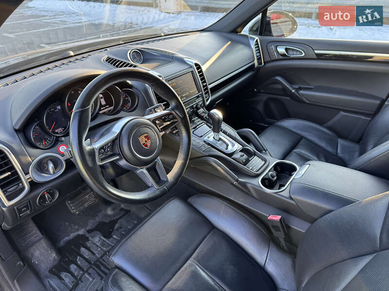 Внедорожник / Кроссовер Porsche Cayenne 2015 в Киеве