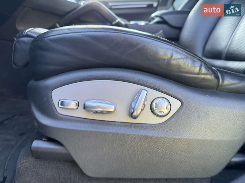 Внедорожник / Кроссовер Porsche Cayenne 2015 в Киеве