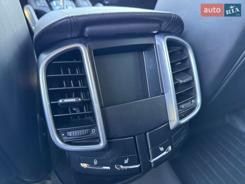 Внедорожник / Кроссовер Porsche Cayenne 2015 в Киеве