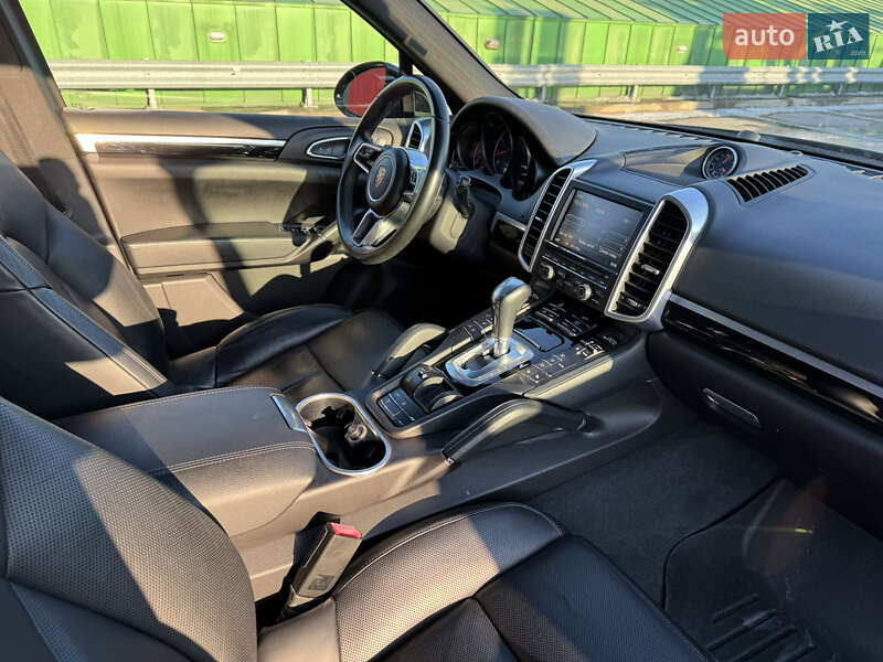 Внедорожник / Кроссовер Porsche Cayenne 2015 в Киеве