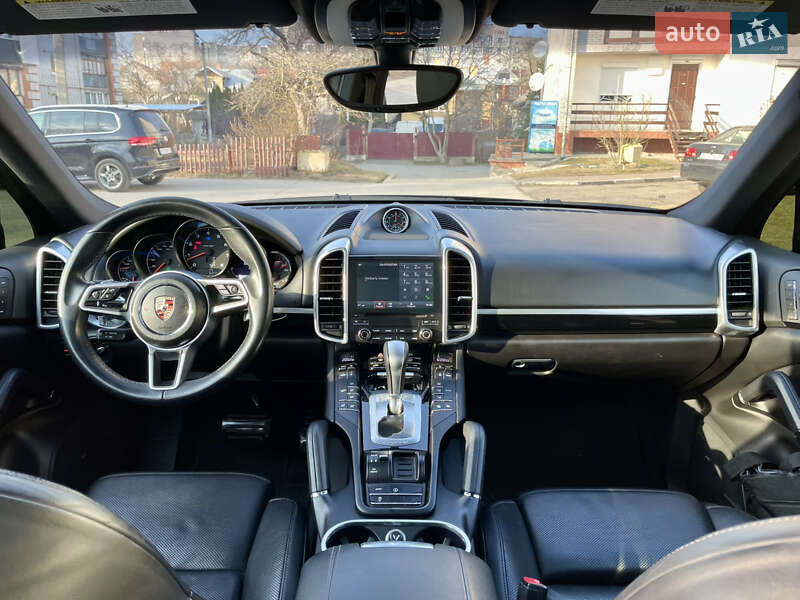 Внедорожник / Кроссовер Porsche Cayenne 2016 в Самборе