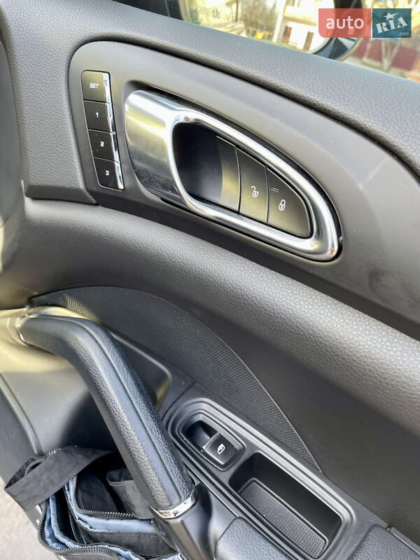 Внедорожник / Кроссовер Porsche Cayenne 2016 в Самборе фото 40 Внедорожник / Кроссовер Porsche Cayenne 2016 в Самборе
