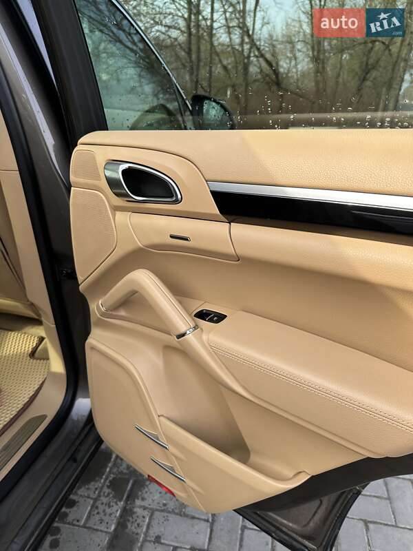 Позашляховик / Кросовер Porsche Cayenne 2014 в Луцьку