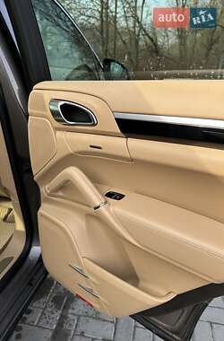 Внедорожник / Кроссовер Porsche Cayenne 2014 в 