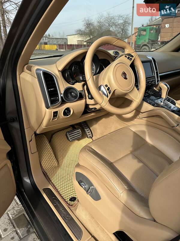 Позашляховик / Кросовер Porsche Cayenne 2014 в Луцьку
