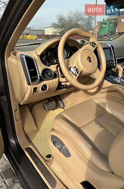 Внедорожник / Кроссовер Porsche Cayenne 2014 в 