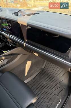 Внедорожник / Кроссовер Porsche Cayenne 2023 в 