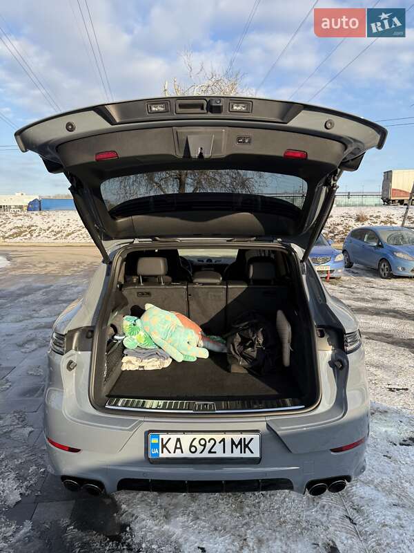 Внедорожник / Кроссовер Porsche Cayenne 2023 в Киеве
