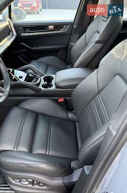 Внедорожник / Кроссовер Porsche Cayenne 2023 в 