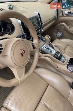 Внедорожник / Кроссовер Porsche Cayenne 2012 в 