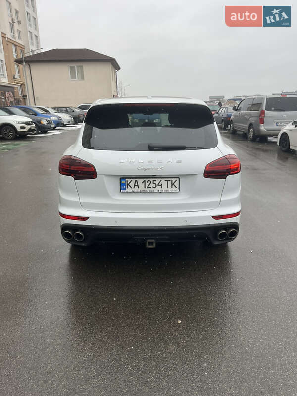 Внедорожник / Кроссовер Porsche Cayenne 2014 в Киеве