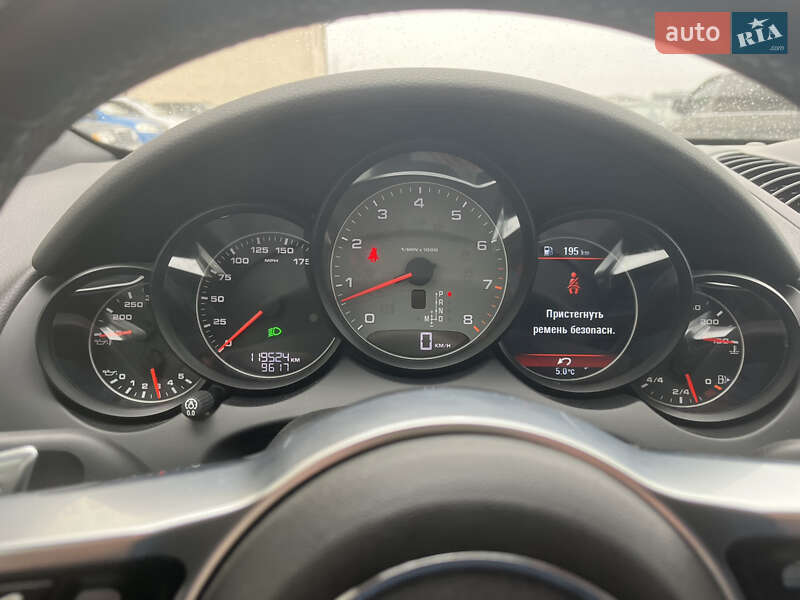 Внедорожник / Кроссовер Porsche Cayenne 2014 в Киеве