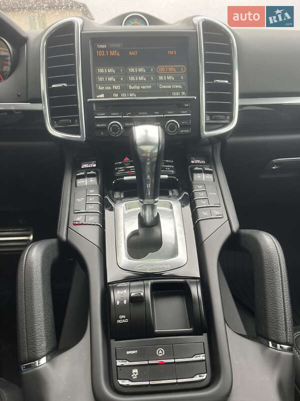 Внедорожник / Кроссовер Porsche Cayenne 2014 в Киеве