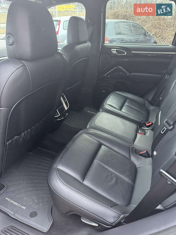 Внедорожник / Кроссовер Porsche Cayenne 2014 в Хмельницком