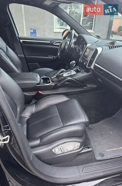 Внедорожник / Кроссовер Porsche Cayenne 2014 в 