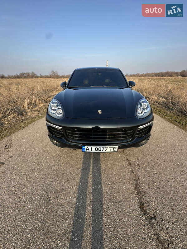 Внедорожник / Кроссовер Porsche Cayenne 2015 в Мироновке