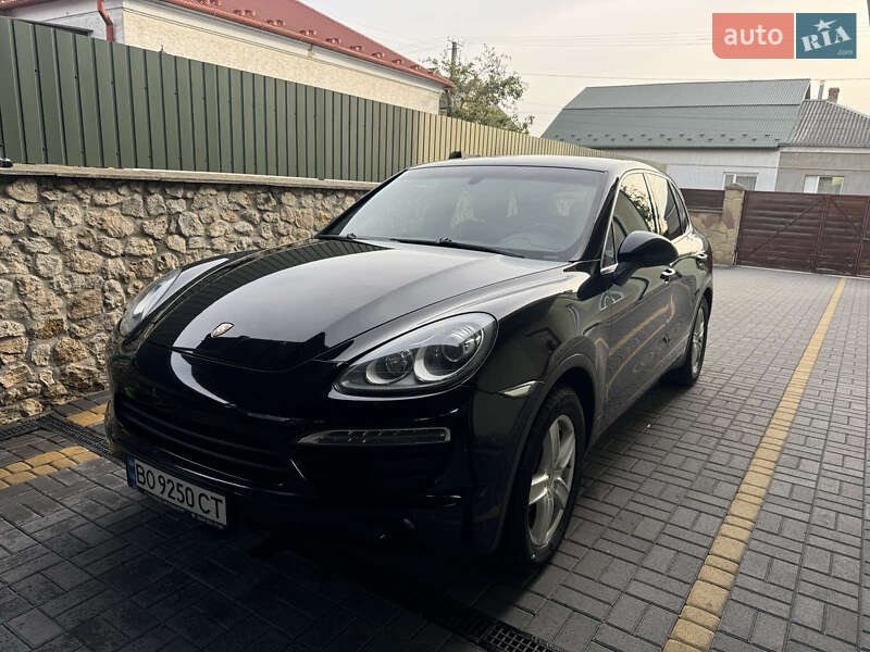 Позашляховик / Кросовер Porsche Cayenne 2012 в 