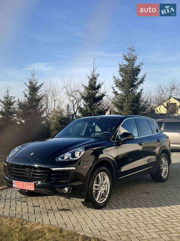 Внедорожник / Кроссовер Porsche Cayenne 2015 в Луцке