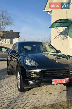 Внедорожник / Кроссовер Porsche Cayenne 2015 в Луцке