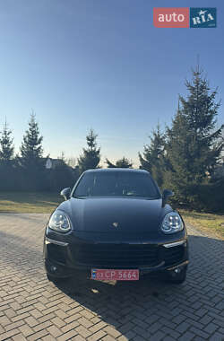 Внедорожник / Кроссовер Porsche Cayenne 2015 в Луцке