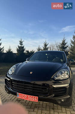 Внедорожник / Кроссовер Porsche Cayenne 2015 в Луцке