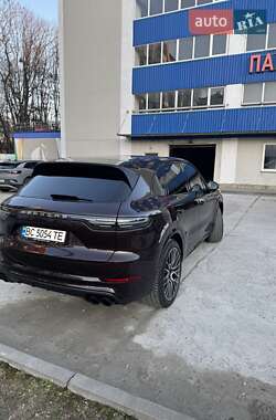 Внедорожник / Кроссовер Porsche Cayenne 2022 в 