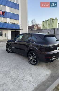 Внедорожник / Кроссовер Porsche Cayenne 2022 в 