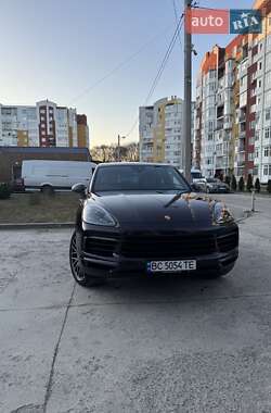 Внедорожник / Кроссовер Porsche Cayenne 2022 в 