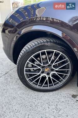 Внедорожник / Кроссовер Porsche Cayenne 2022 в 