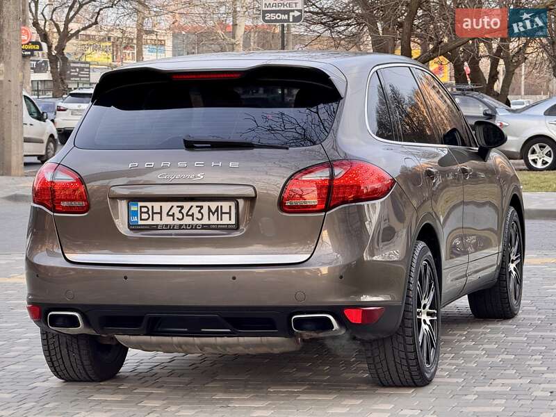 Позашляховик / Кросовер Porsche Cayenne 2011 в Одесі