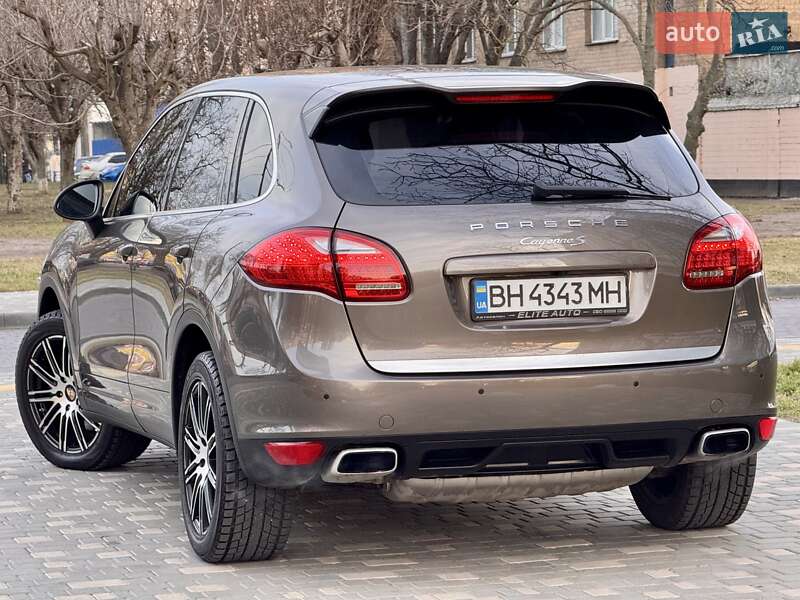 Позашляховик / Кросовер Porsche Cayenne 2011 в Одесі