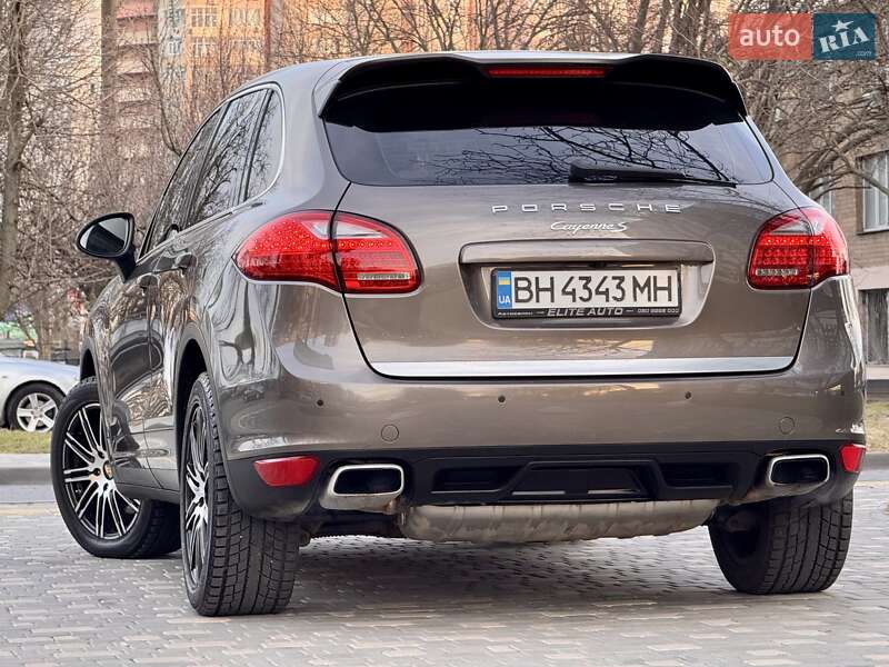 Позашляховик / Кросовер Porsche Cayenne 2011 в Одесі