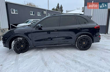 Внедорожник / Кроссовер Porsche Cayenne 2017 в 