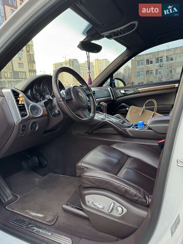 Внедорожник / Кроссовер Porsche Cayenne 2013 в Киеве