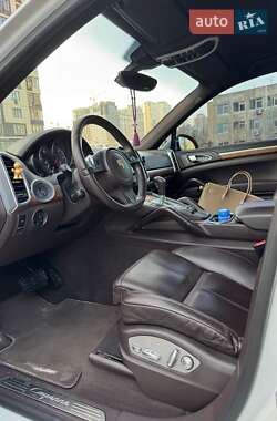 Внедорожник / Кроссовер Porsche Cayenne 2013 в 
