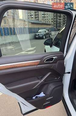 Внедорожник / Кроссовер Porsche Cayenne 2013 в 