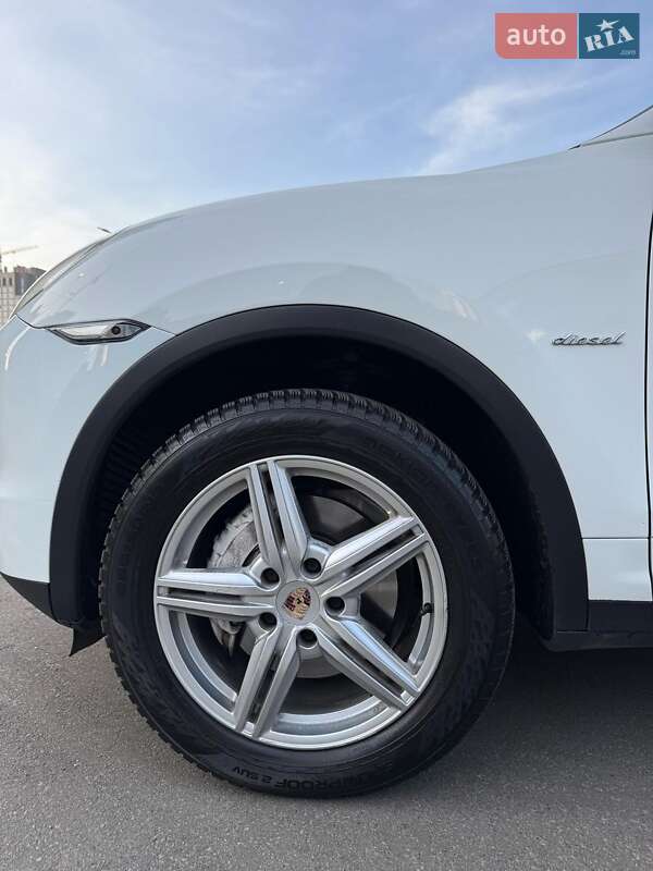 Внедорожник / Кроссовер Porsche Cayenne 2013 в Киеве