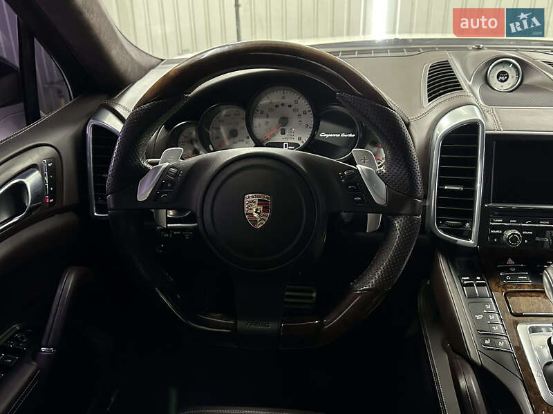 Позашляховик / Кросовер Porsche Cayenne 2011 в Чернівцях