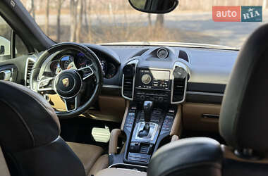 Внедорожник / Кроссовер Porsche Cayenne 2016 в 